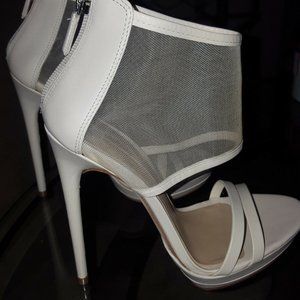 BCBG Max Azria Leather Mesh Natural Sandals 7M/37